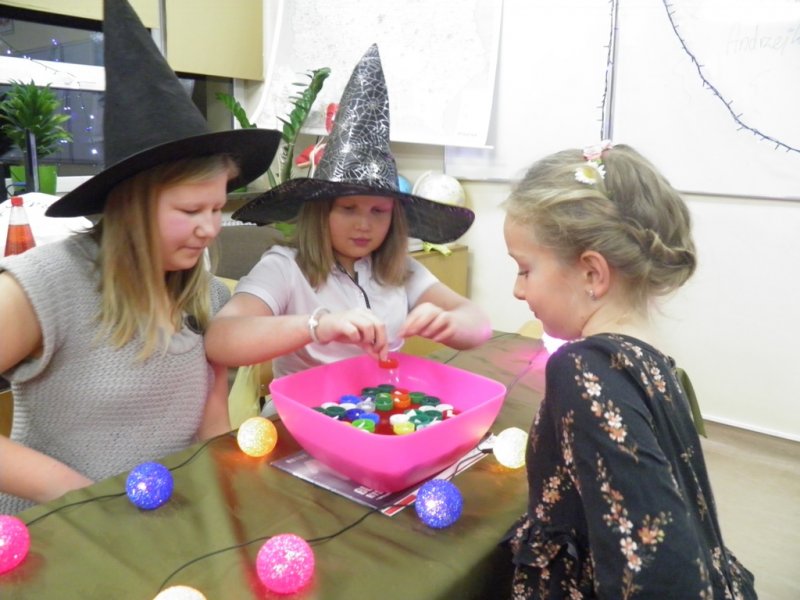 Zabawa andrzejkowo - integracyjna SP